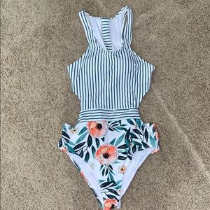 One piece bathing suit, never worn!